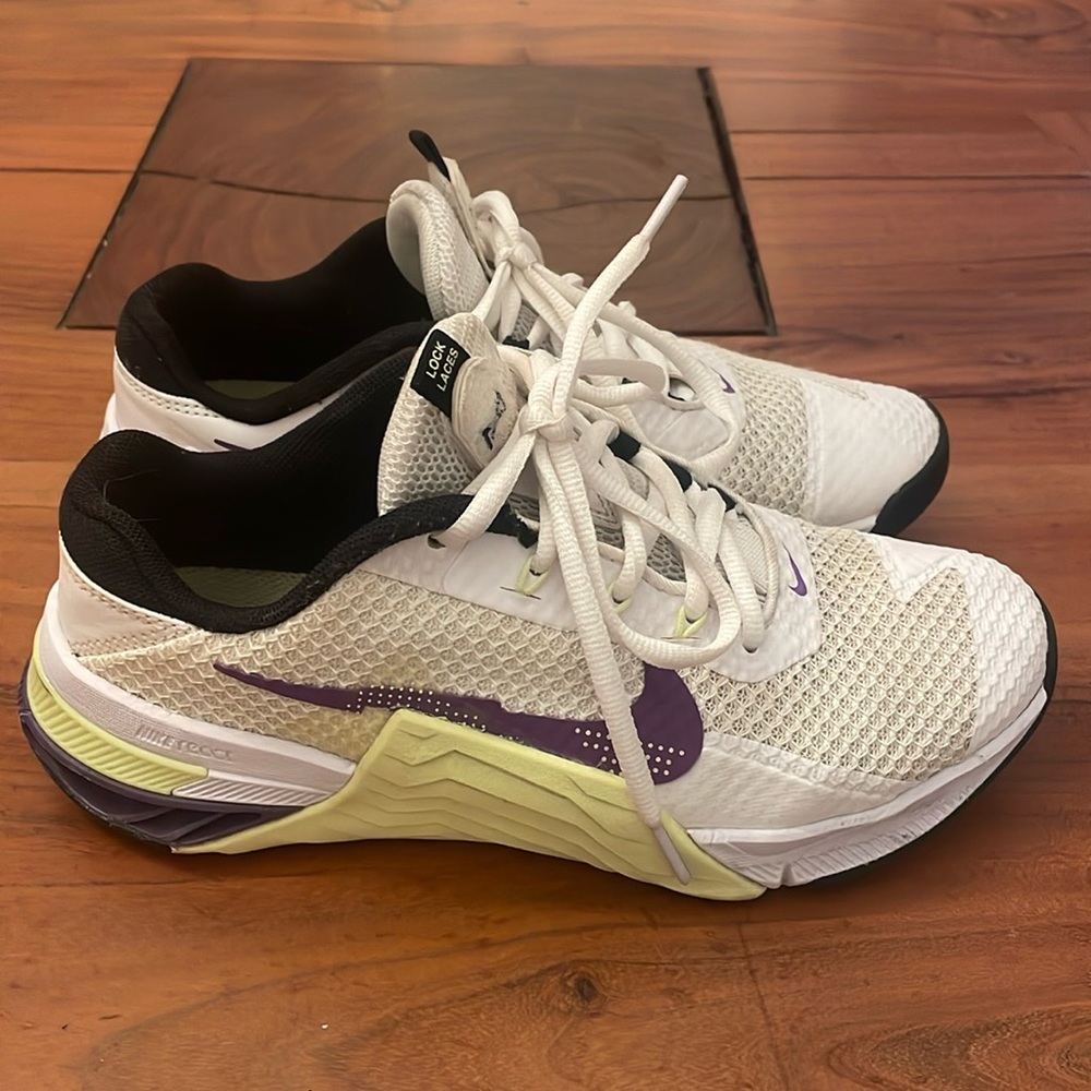 Women’s Nike Metcon 7 size 8
